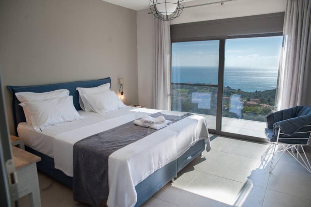 New Villa Blue With Private Pool At Trapezaki Livathos  Bagian luar foto