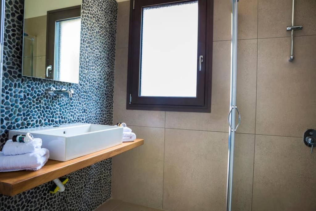New Villa Blue With Private Pool At Trapezaki Livathos  Bagian luar foto